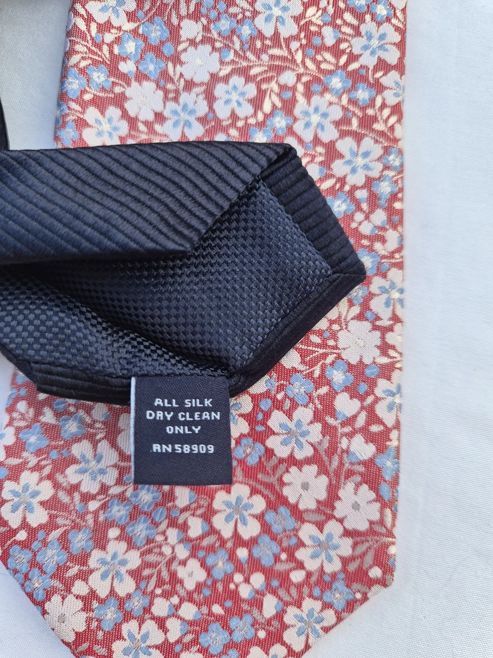 Roundtree & Yorke Red Floral Silk Tie